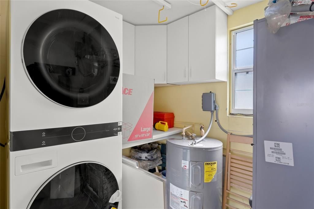 Active With Contract: $645,000 (2 beds, 2 baths, 939 Square Feet)