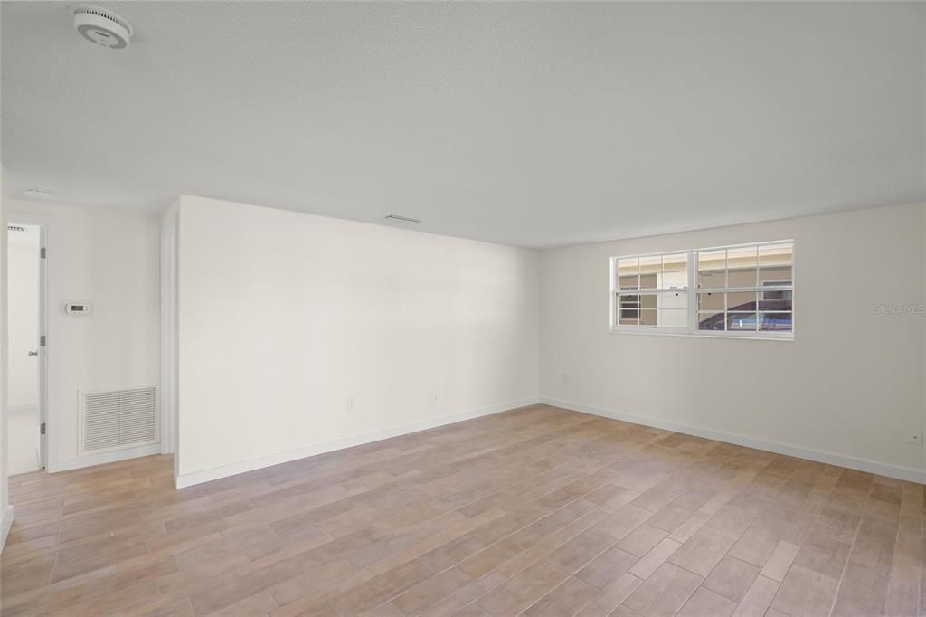 Active With Contract: $645,000 (2 beds, 2 baths, 939 Square Feet)