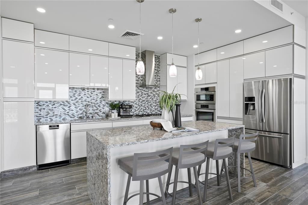 For Sale: $2,500,000 (3 beds, 3 baths, 2537 Square Feet)