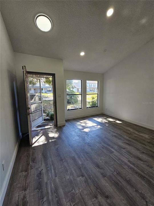 出租: $1,799 (2 贝兹, 2 浴室, 1072 平方英尺)