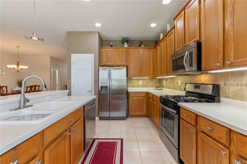 Active With Contract: $549,900 (3 beds, 2 baths, 1841 Square Feet)