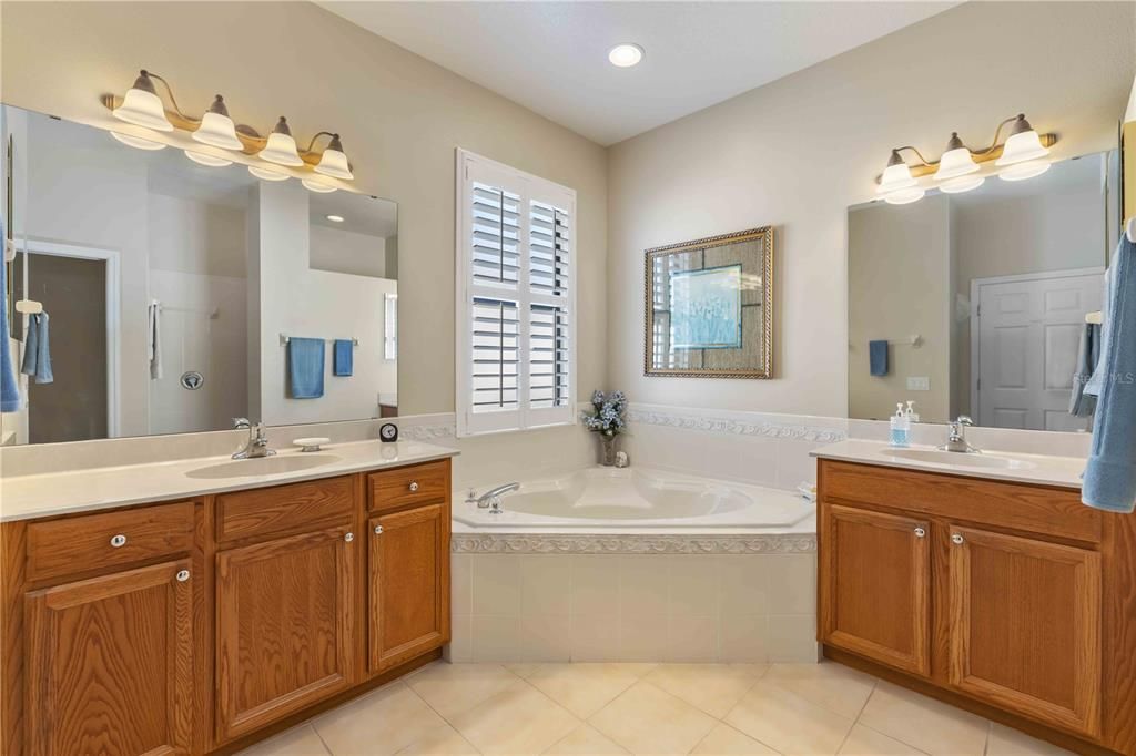 Active With Contract: $549,900 (3 beds, 2 baths, 1841 Square Feet)