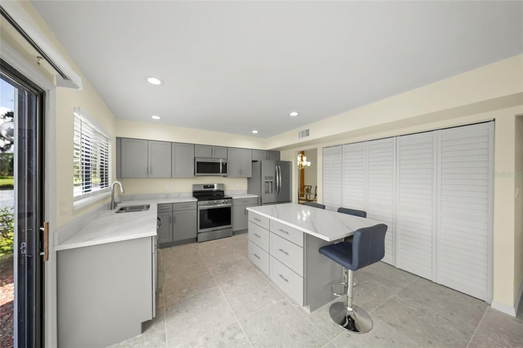 На продажу: $339,000 (3 спален, 2 ванн, 2124 Квадратных фут)