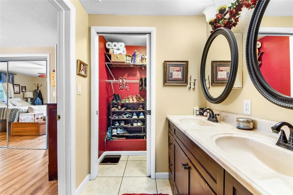 For Rent: $3,825 (5 beds, 3 baths, 3238 Square Feet)