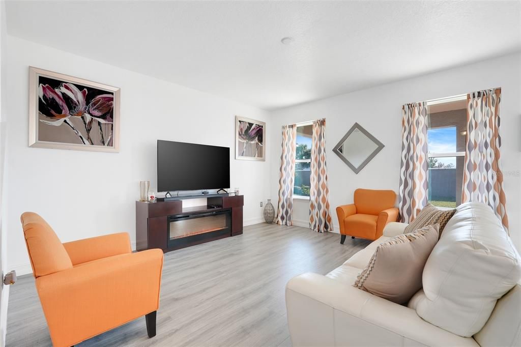 待售: $550,000 (4 贝兹, 3 浴室, 2628 平方英尺)