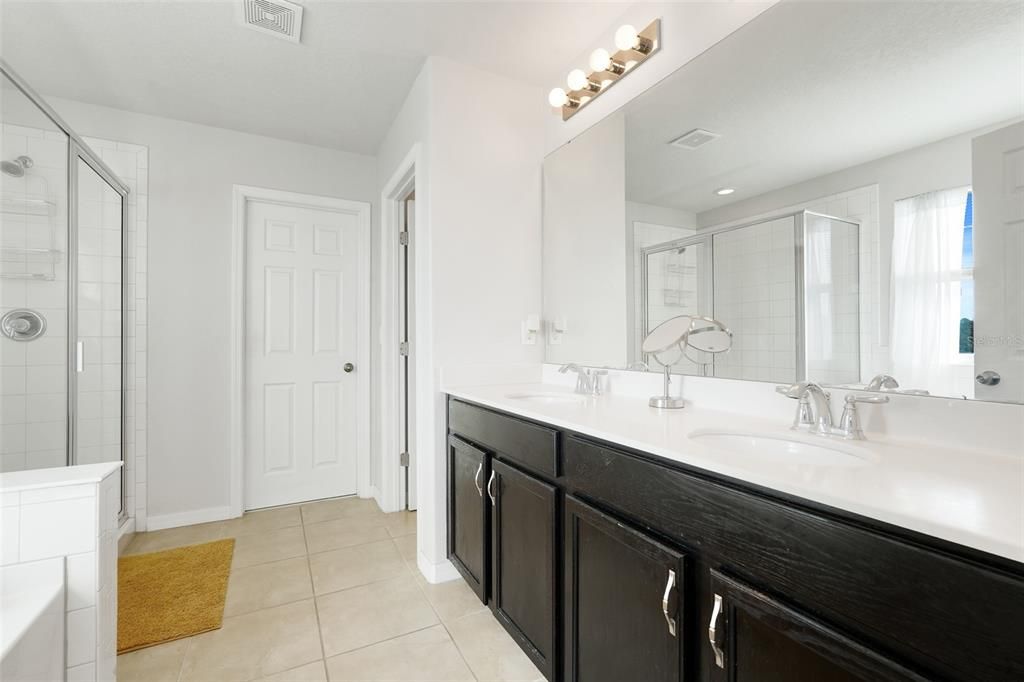 待售: $550,000 (4 贝兹, 3 浴室, 2628 平方英尺)