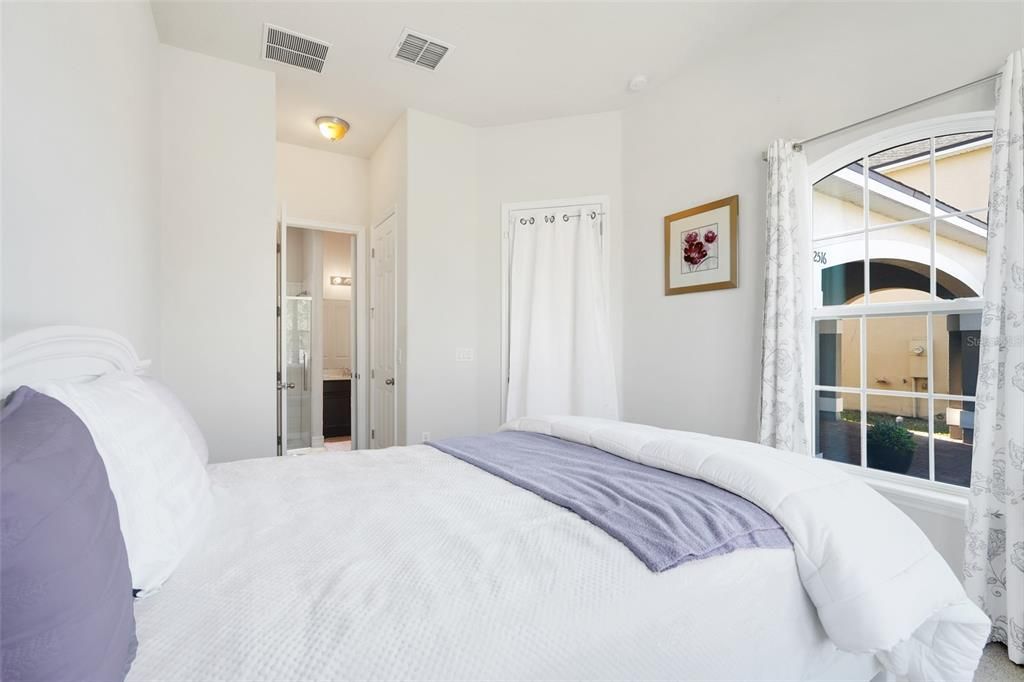 待售: $550,000 (4 贝兹, 3 浴室, 2628 平方英尺)