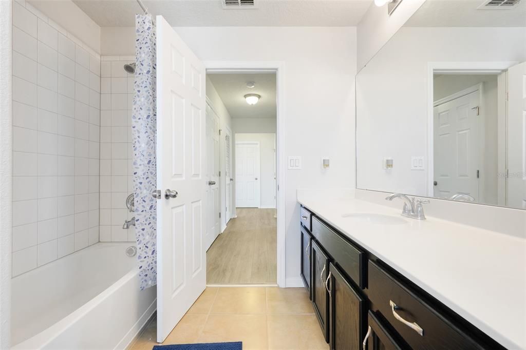 待售: $550,000 (4 贝兹, 3 浴室, 2628 平方英尺)