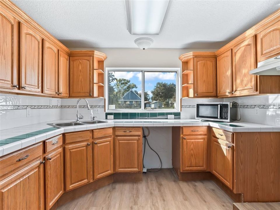 待售: $409,900 (3 贝兹, 2 浴室, 1944 平方英尺)