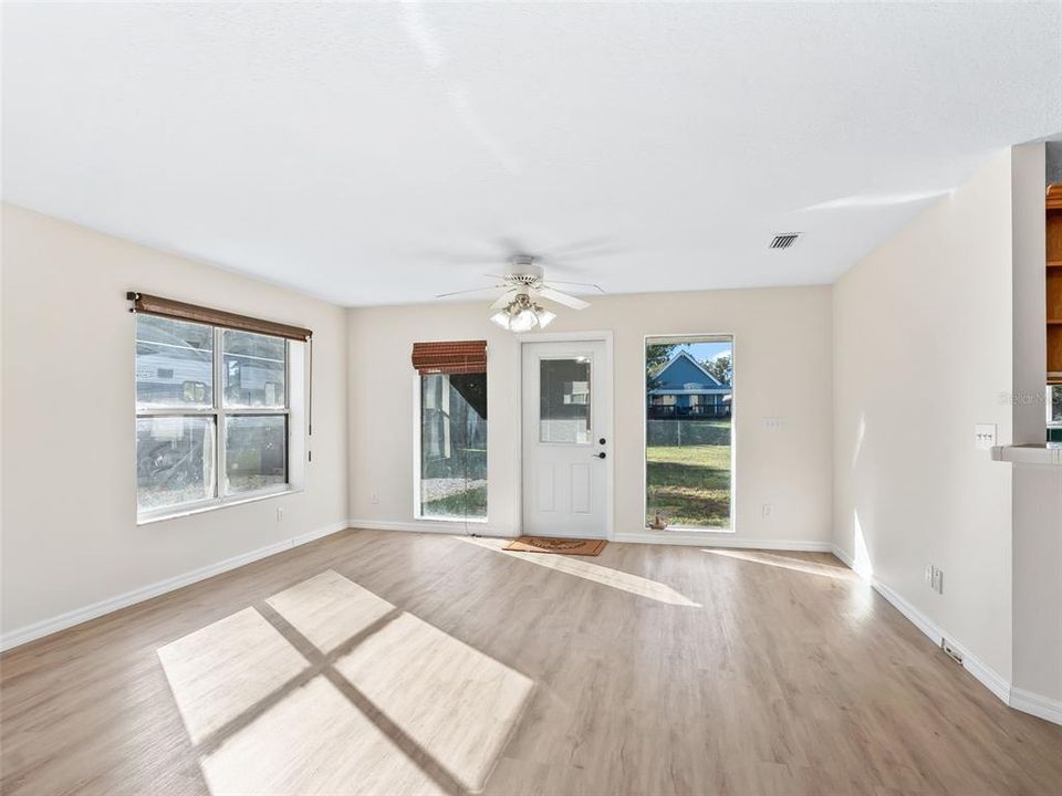 待售: $409,900 (3 贝兹, 2 浴室, 1944 平方英尺)