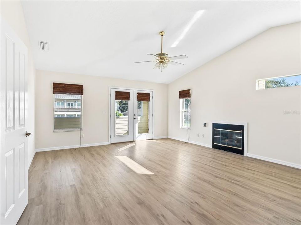 待售: $409,900 (3 贝兹, 2 浴室, 1944 平方英尺)