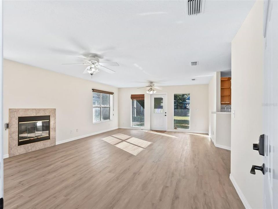 待售: $409,900 (3 贝兹, 2 浴室, 1944 平方英尺)