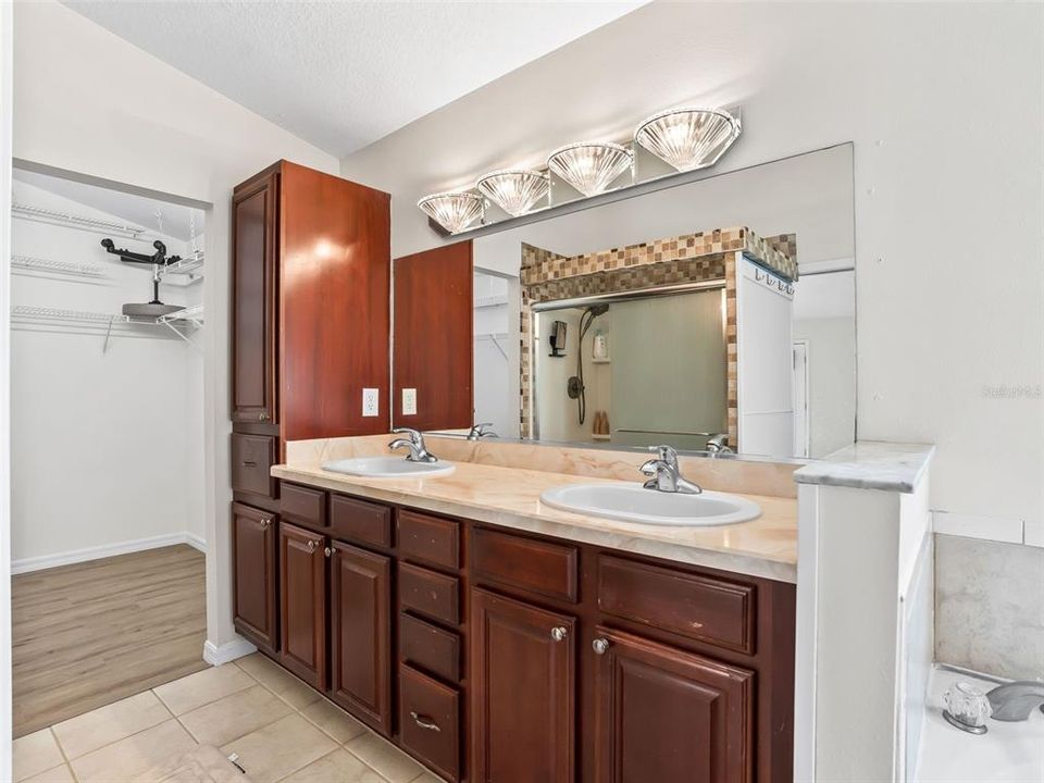 待售: $409,900 (3 贝兹, 2 浴室, 1944 平方英尺)