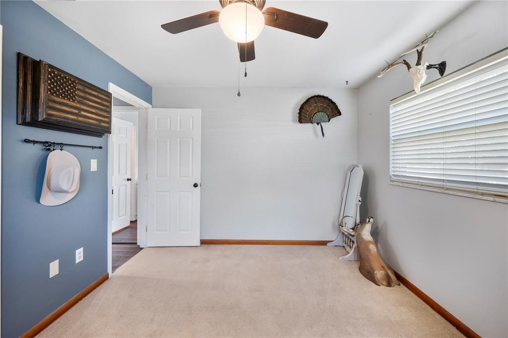 合同活跃: $315,000 (4 贝兹, 2 浴室, 1500 平方英尺)