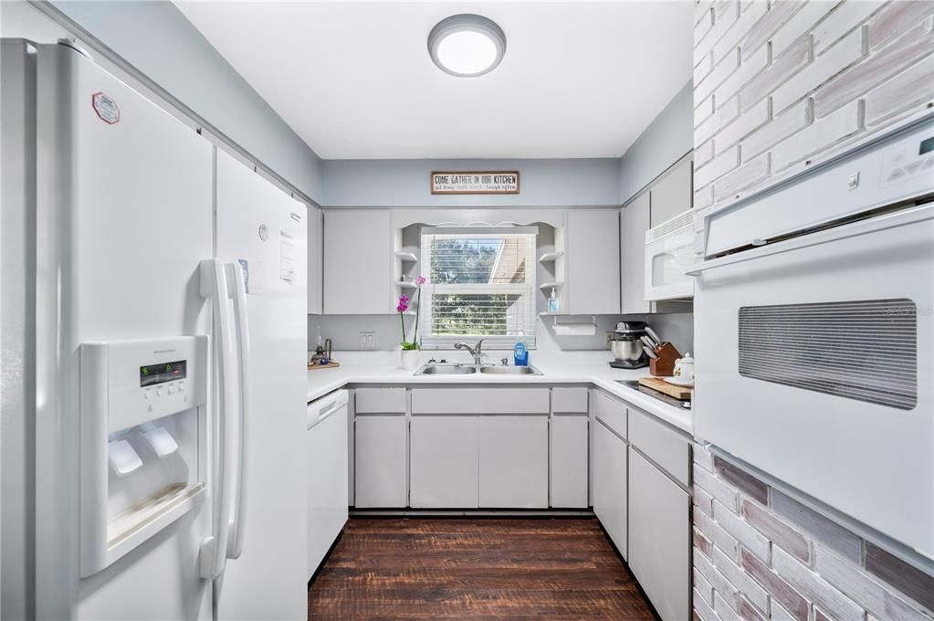 合同活跃: $315,000 (4 贝兹, 2 浴室, 1500 平方英尺)