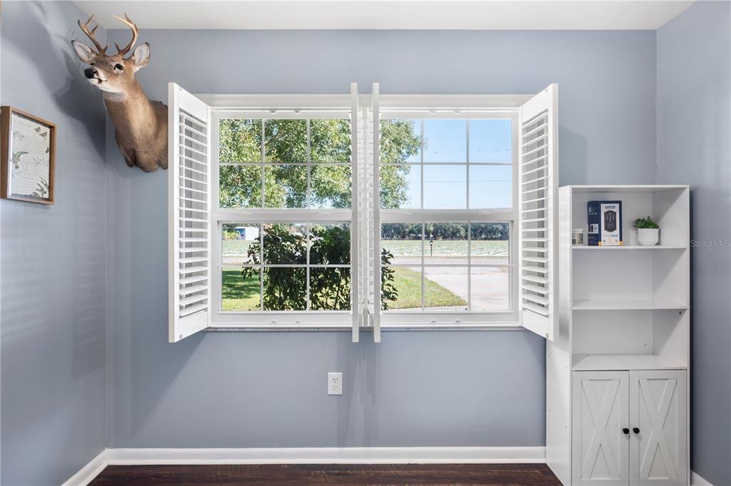 合同活跃: $315,000 (4 贝兹, 2 浴室, 1500 平方英尺)