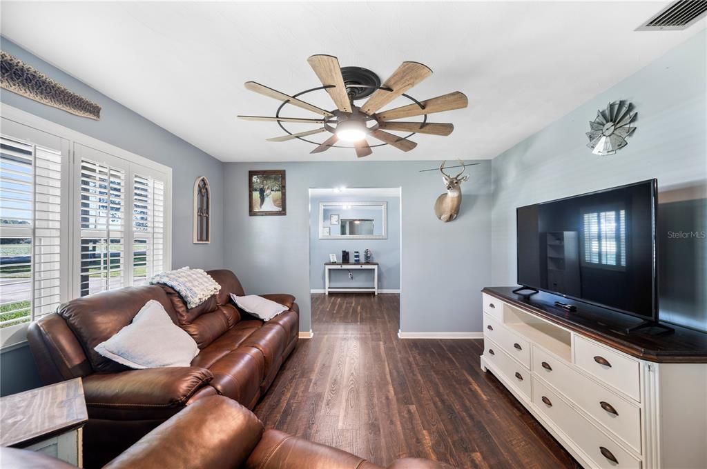 合同活跃: $315,000 (4 贝兹, 2 浴室, 1500 平方英尺)