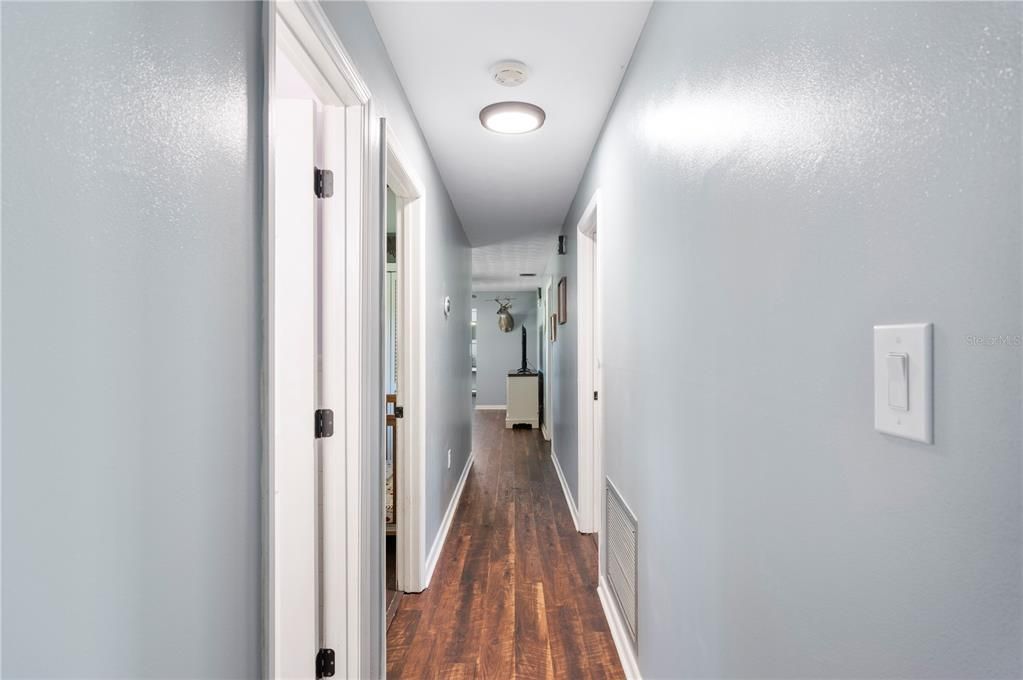 合同活跃: $315,000 (4 贝兹, 2 浴室, 1500 平方英尺)