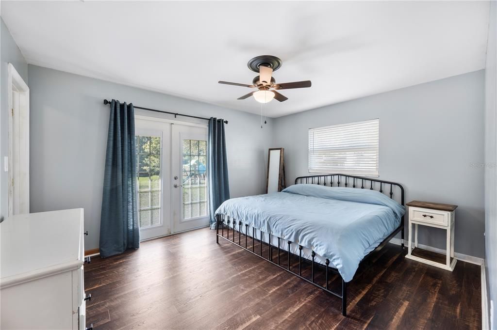 合同活跃: $315,000 (4 贝兹, 2 浴室, 1500 平方英尺)