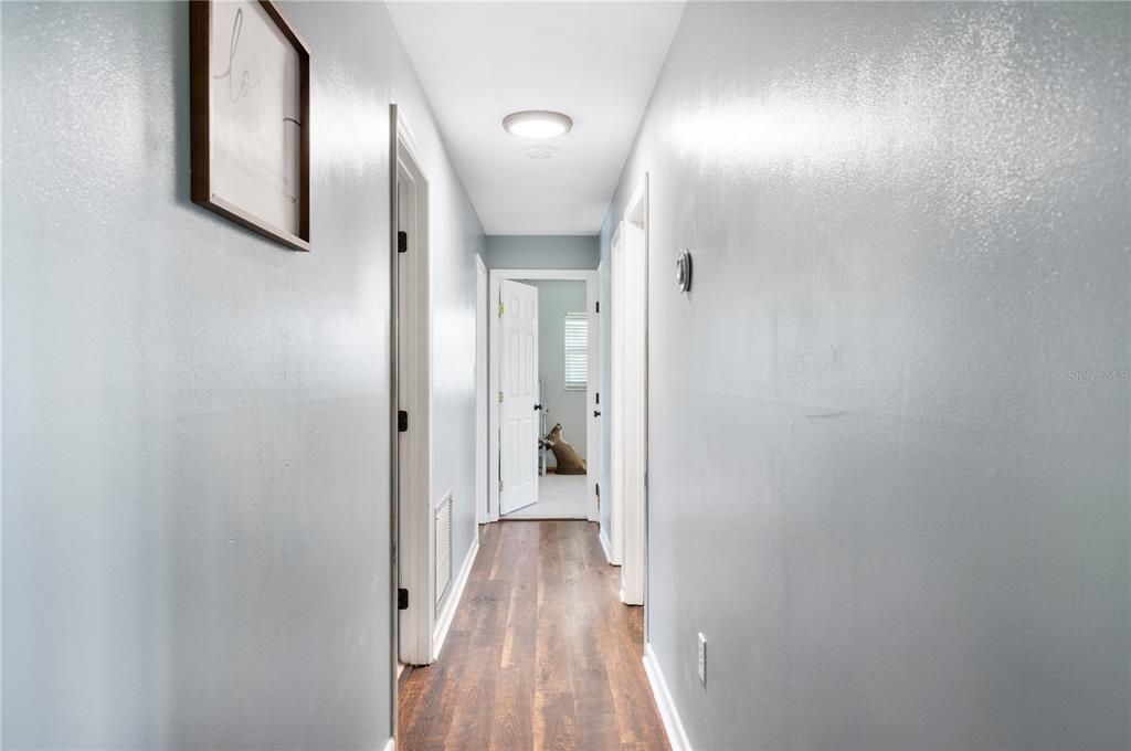 合同活跃: $315,000 (4 贝兹, 2 浴室, 1500 平方英尺)