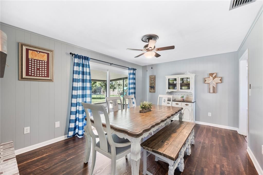 合同活跃: $315,000 (4 贝兹, 2 浴室, 1500 平方英尺)