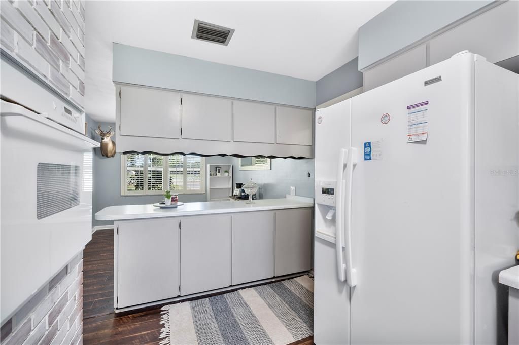 合同活跃: $315,000 (4 贝兹, 2 浴室, 1500 平方英尺)