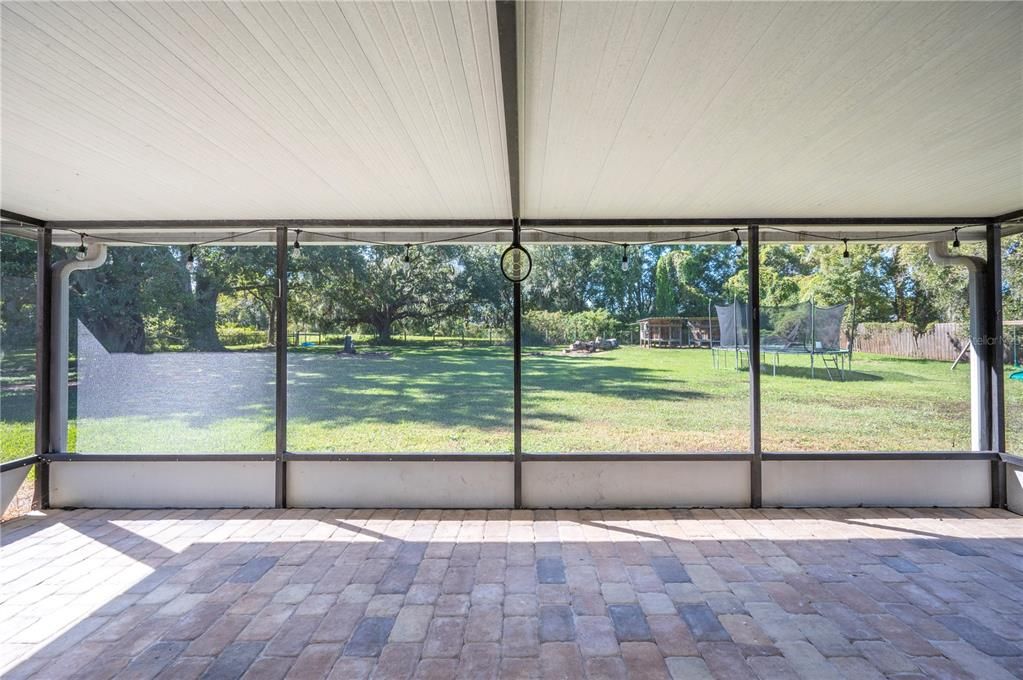 合同活跃: $315,000 (4 贝兹, 2 浴室, 1500 平方英尺)