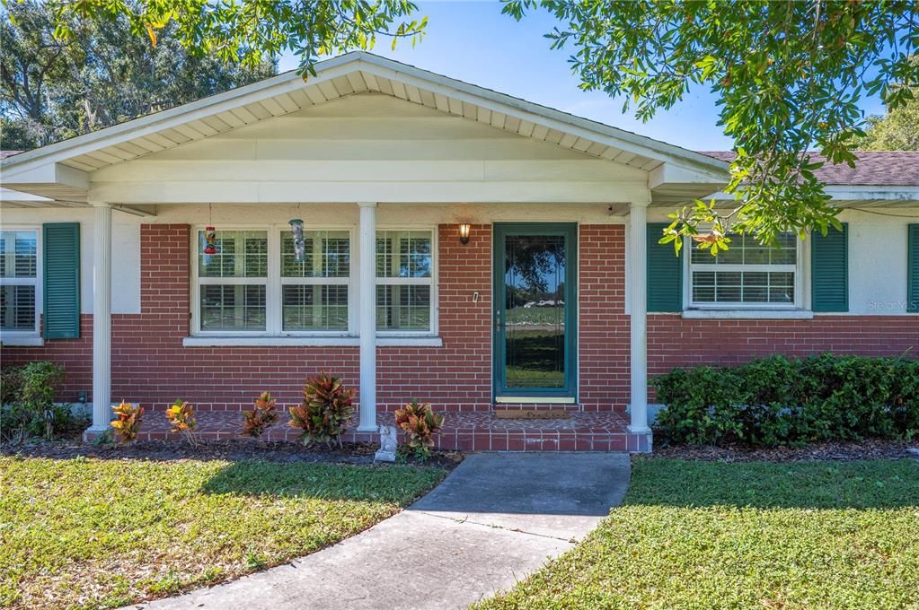 合同活跃: $315,000 (4 贝兹, 2 浴室, 1500 平方英尺)