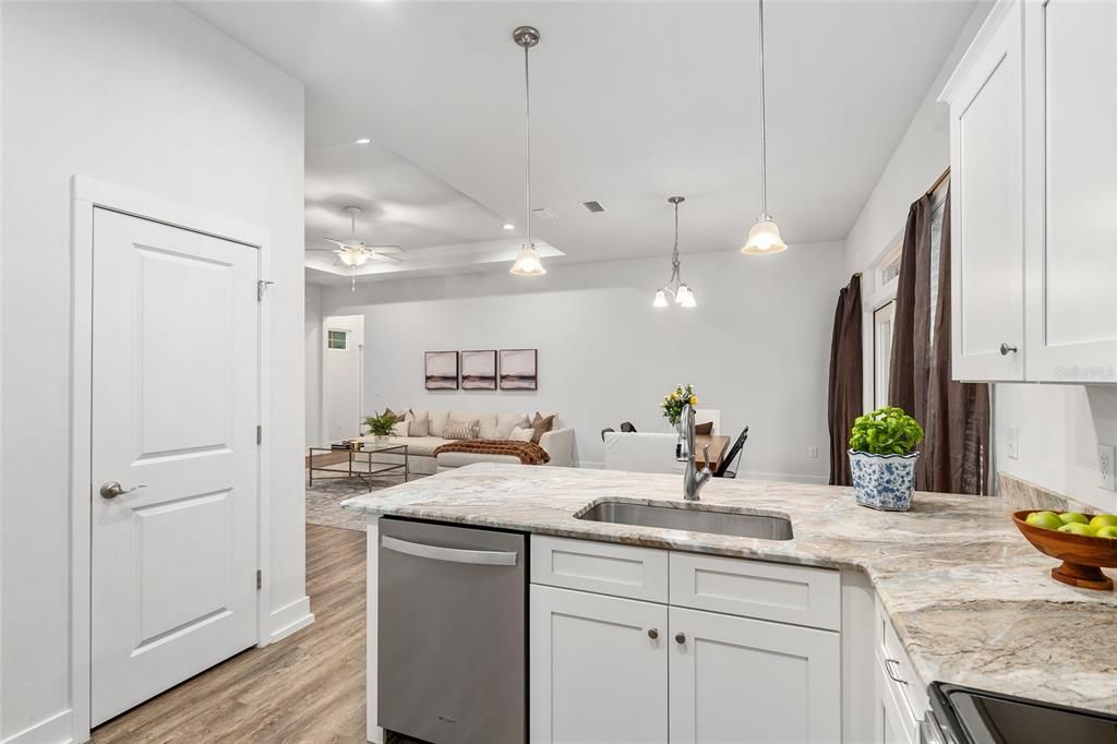 待售: $370,000 (3 贝兹, 2 浴室, 1442 平方英尺)