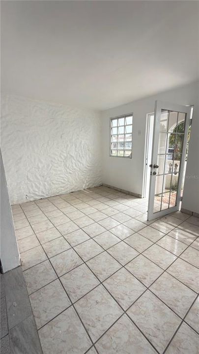 Под контрактом: $275,000 (5 спален, 3 ванн, 2119 Квадратных фут)