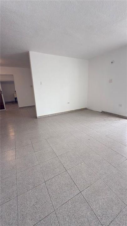 Под контрактом: $275,000 (5 спален, 3 ванн, 2119 Квадратных фут)