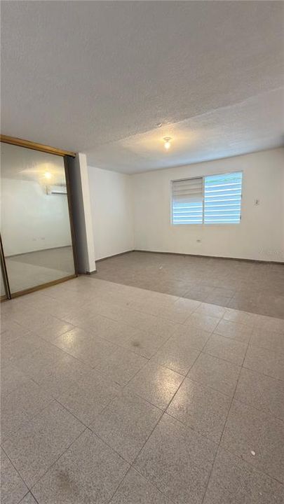 Под контрактом: $275,000 (5 спален, 3 ванн, 2119 Квадратных фут)