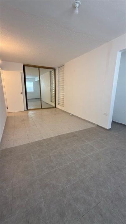 Под контрактом: $275,000 (5 спален, 3 ванн, 2119 Квадратных фут)