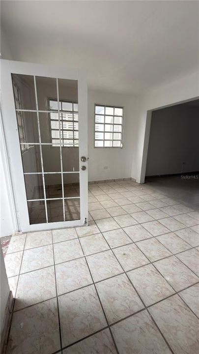 Под контрактом: $275,000 (5 спален, 3 ванн, 2119 Квадратных фут)