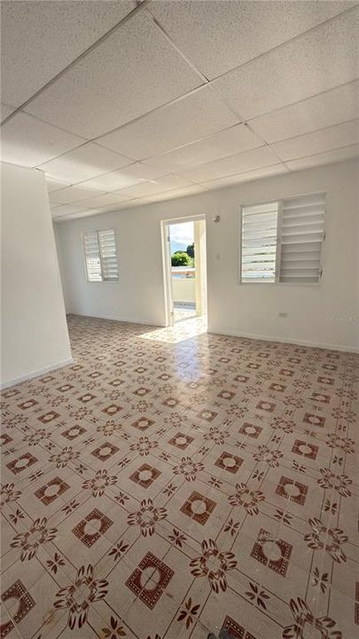 Под контрактом: $275,000 (5 спален, 3 ванн, 2119 Квадратных фут)