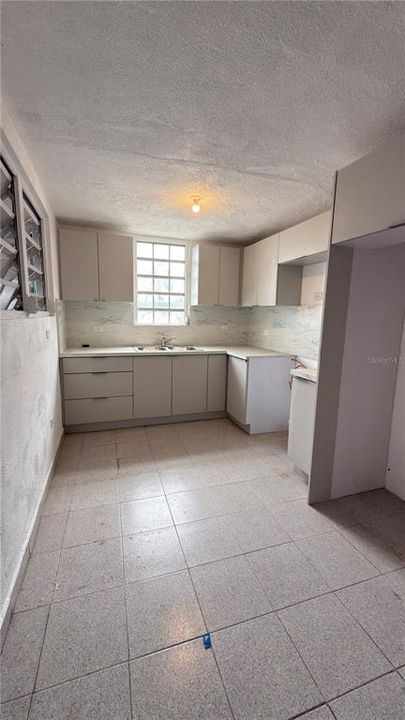 Под контрактом: $275,000 (5 спален, 3 ванн, 2119 Квадратных фут)