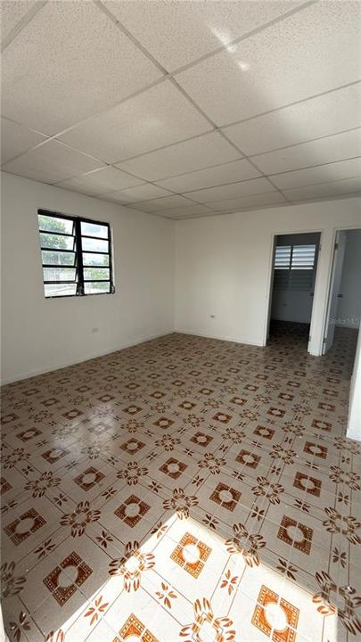 Под контрактом: $275,000 (5 спален, 3 ванн, 2119 Квадратных фут)