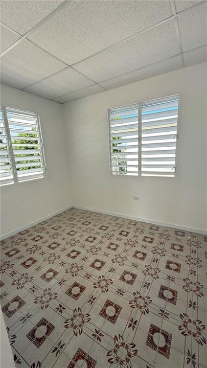 Под контрактом: $275,000 (5 спален, 3 ванн, 2119 Квадратных фут)