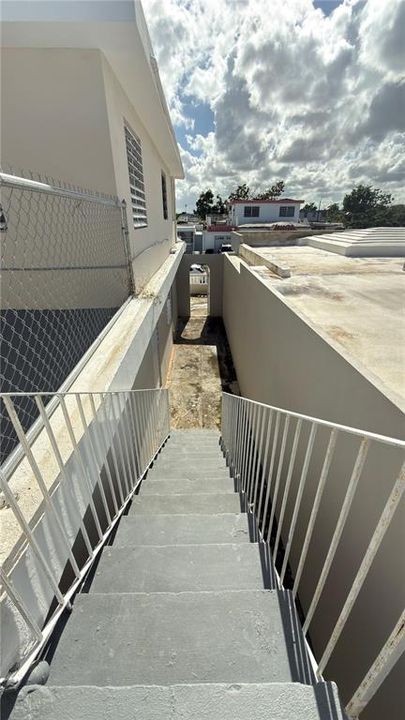 Под контрактом: $275,000 (5 спален, 3 ванн, 2119 Квадратных фут)