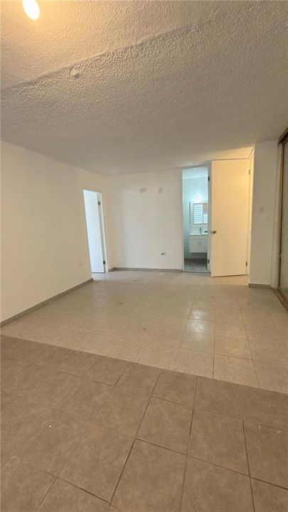 Под контрактом: $275,000 (5 спален, 3 ванн, 2119 Квадратных фут)