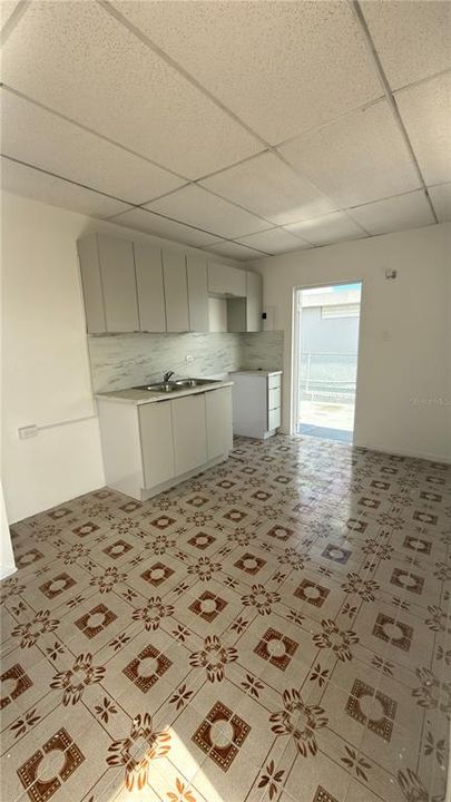 Под контрактом: $275,000 (5 спален, 3 ванн, 2119 Квадратных фут)