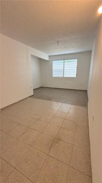 Под контрактом: $275,000 (5 спален, 3 ванн, 2119 Квадратных фут)