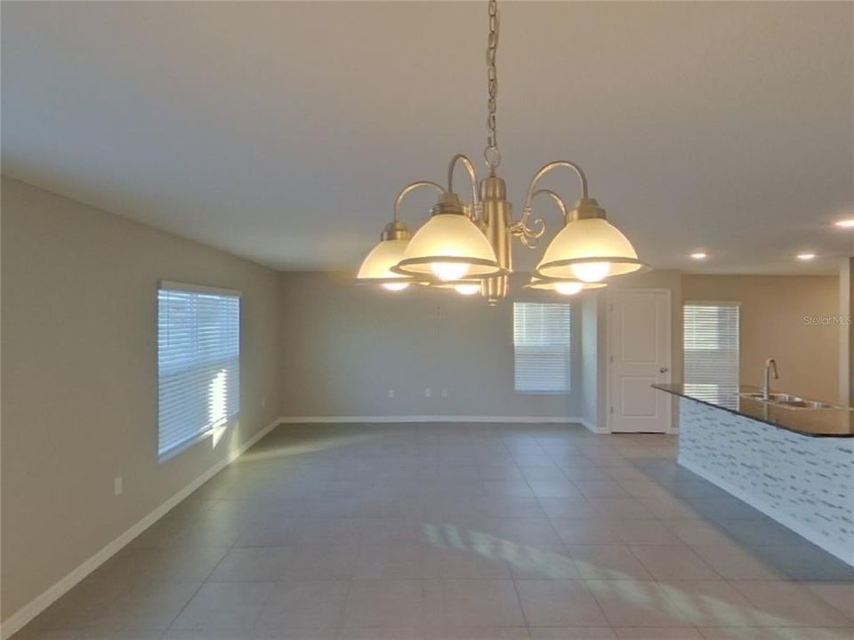 For Rent: $2,289 (4 beds, 2 baths, 2216 Square Feet)