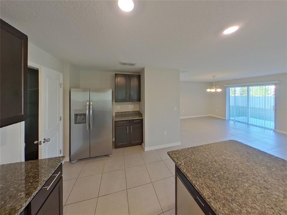 For Rent: $2,289 (4 beds, 2 baths, 2216 Square Feet)