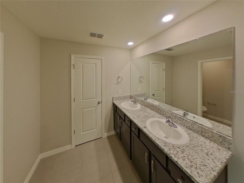 For Rent: $2,289 (4 beds, 2 baths, 2216 Square Feet)