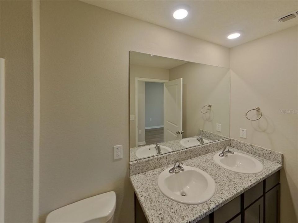 For Rent: $2,289 (4 beds, 2 baths, 2216 Square Feet)