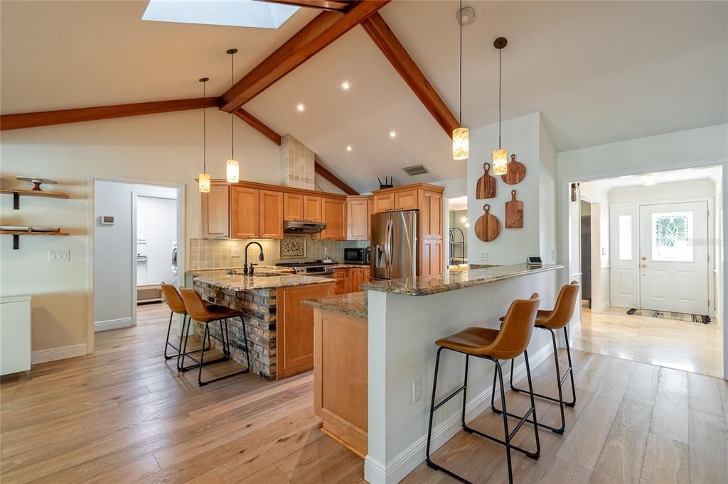 Activo con contrato: $692,500 (4 camas, 2 baños, 2826 Pies cuadrados)