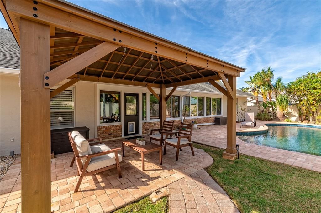 Activo con contrato: $692,500 (4 camas, 2 baños, 2826 Pies cuadrados)