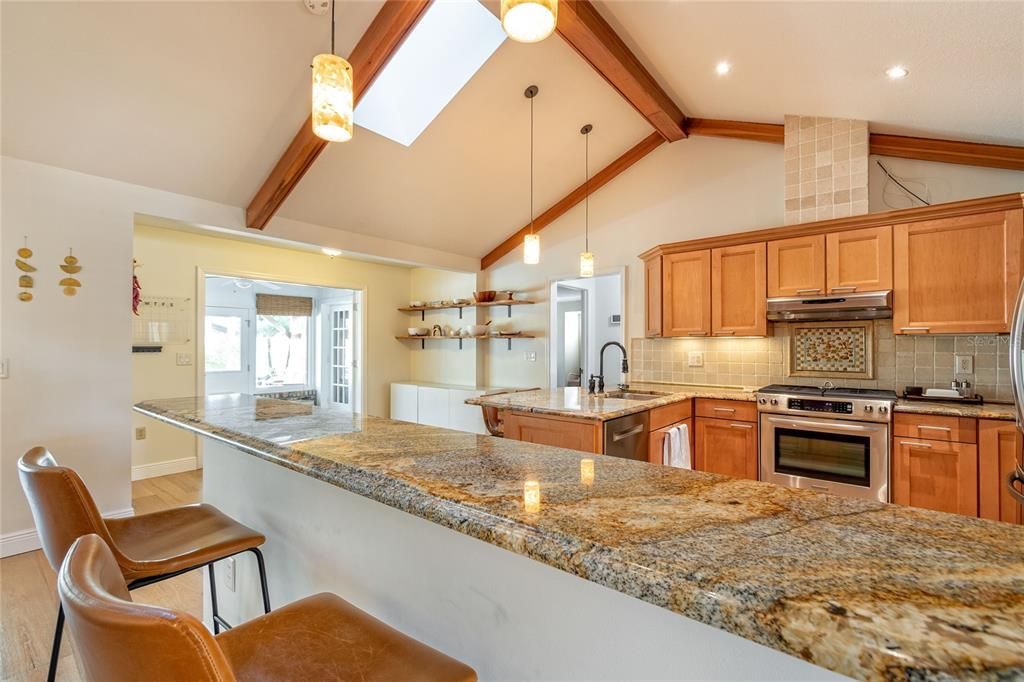 Activo con contrato: $692,500 (4 camas, 2 baños, 2826 Pies cuadrados)