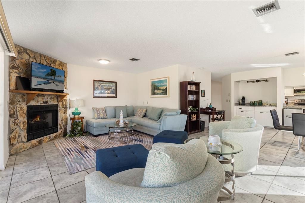 En Venta: $200,000 (2 camas, 2 baños, 2272 Pies cuadrados)